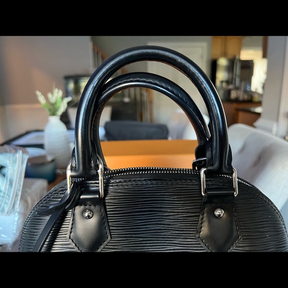 Louis Vuitton Alma bb black Epi - Picture 4 of 15